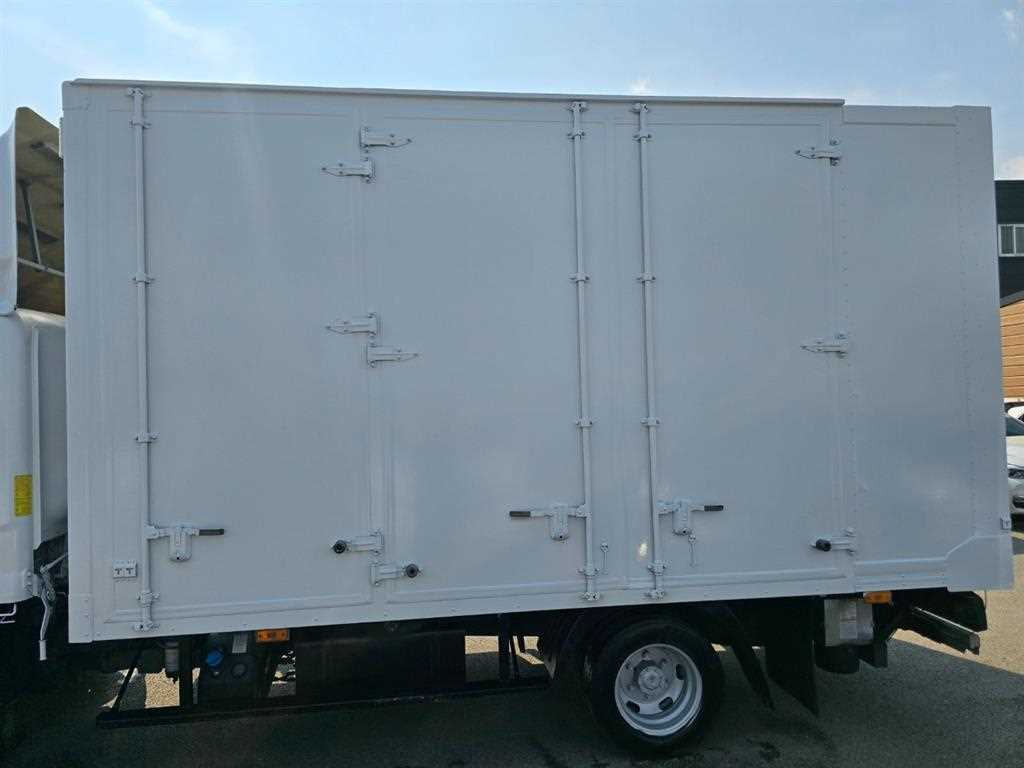 medium and large cargo truck - Vista 11