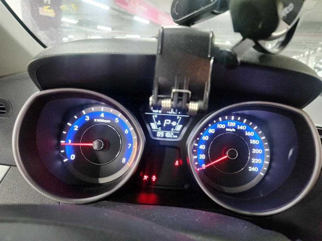 HYUNDAI Avante - Vista 3