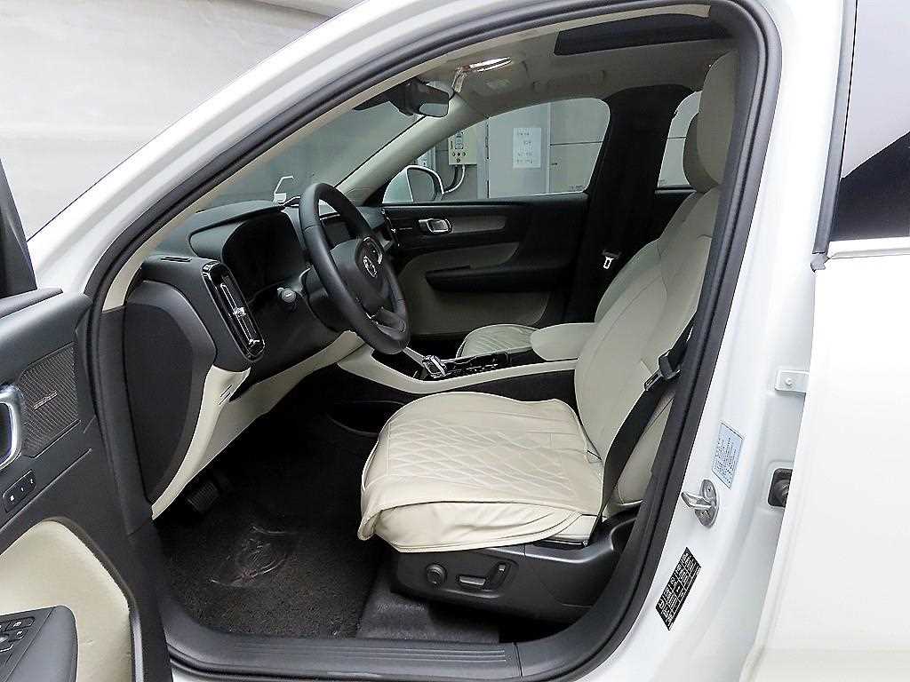 Volvo XC40 - Vista 5