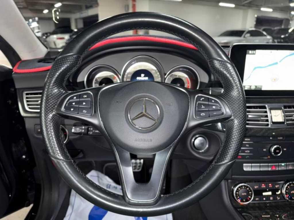 Mercedes Benz CLS Class - Vista 8