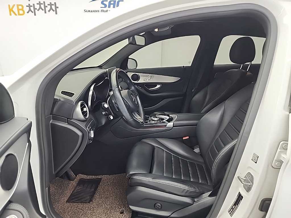 Mercedes Benz GLC Class - Vista 11