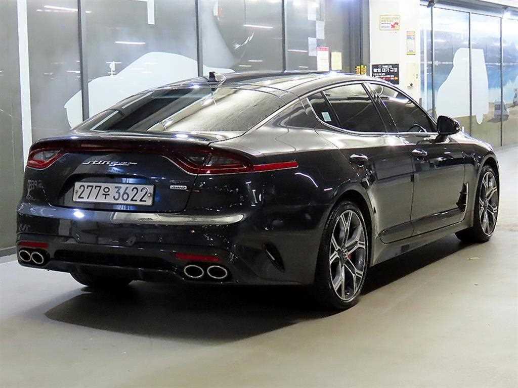 KIA Stinger - Vista 4