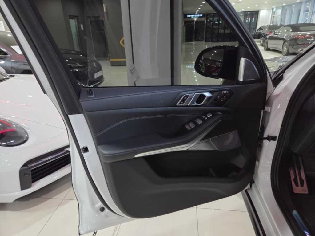 BMW X7 - Vista 5