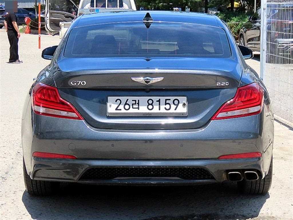 Genesis G70 - Vista 4