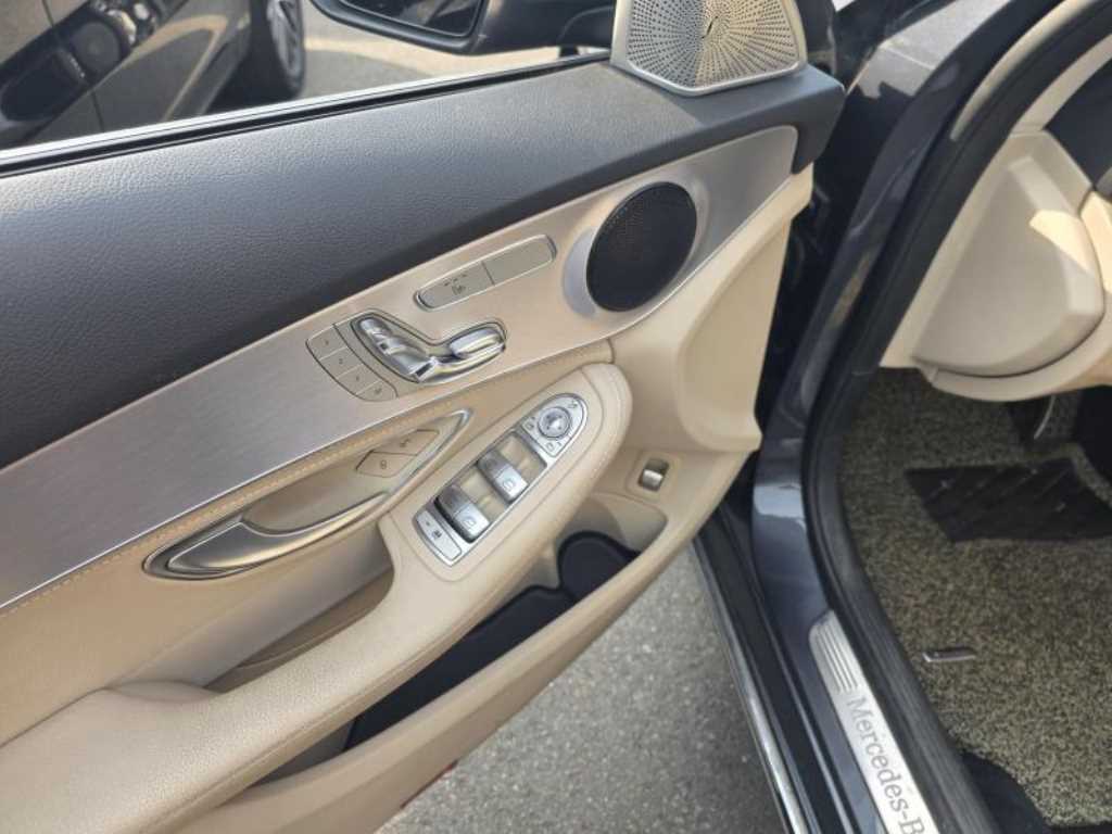Mercedes Benz C Class - Vista 8