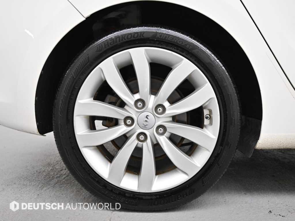 KIA Carens - Vista 5