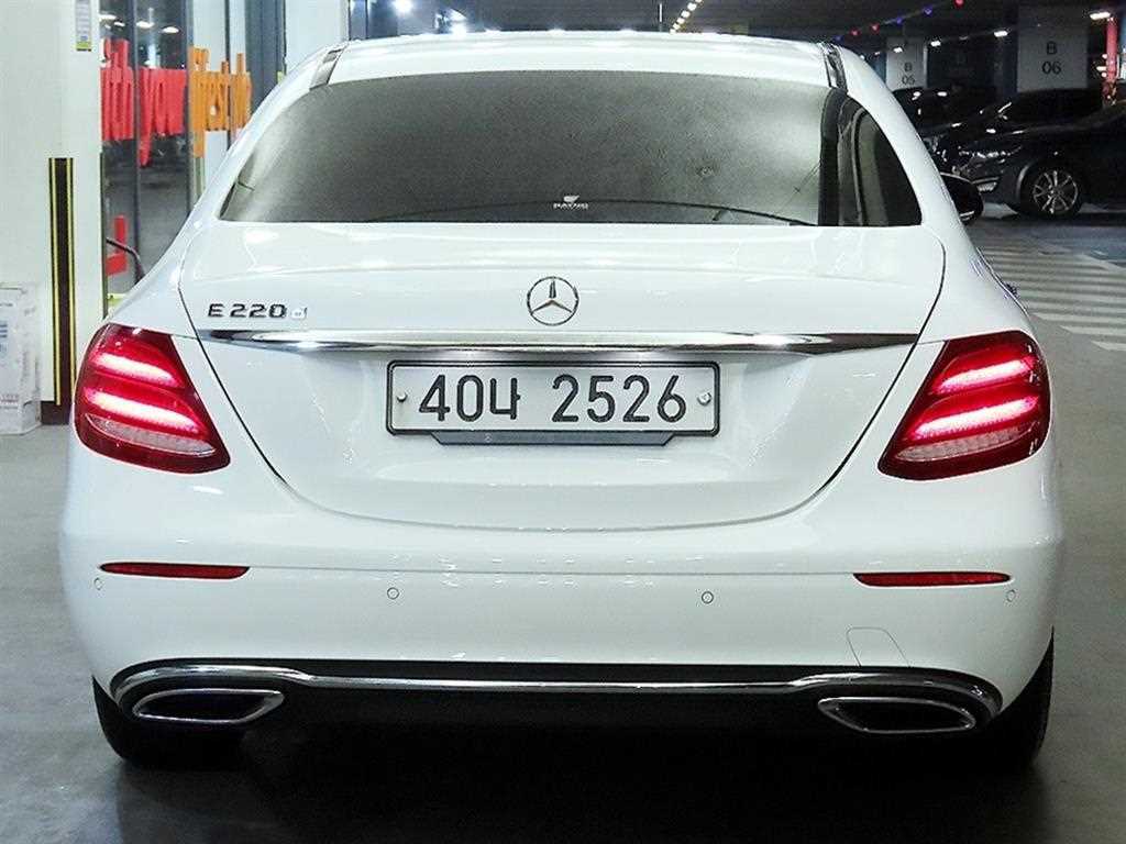 Mercedes Benz E class - Vista 5
