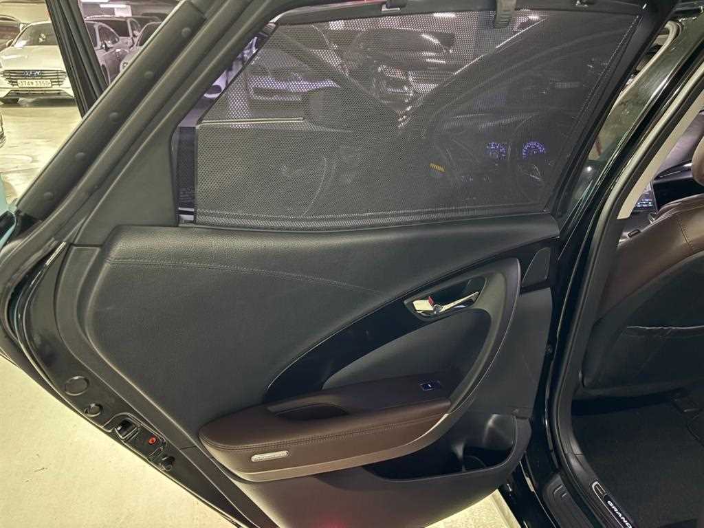 HYUNDAI Grandeur - Vista 12