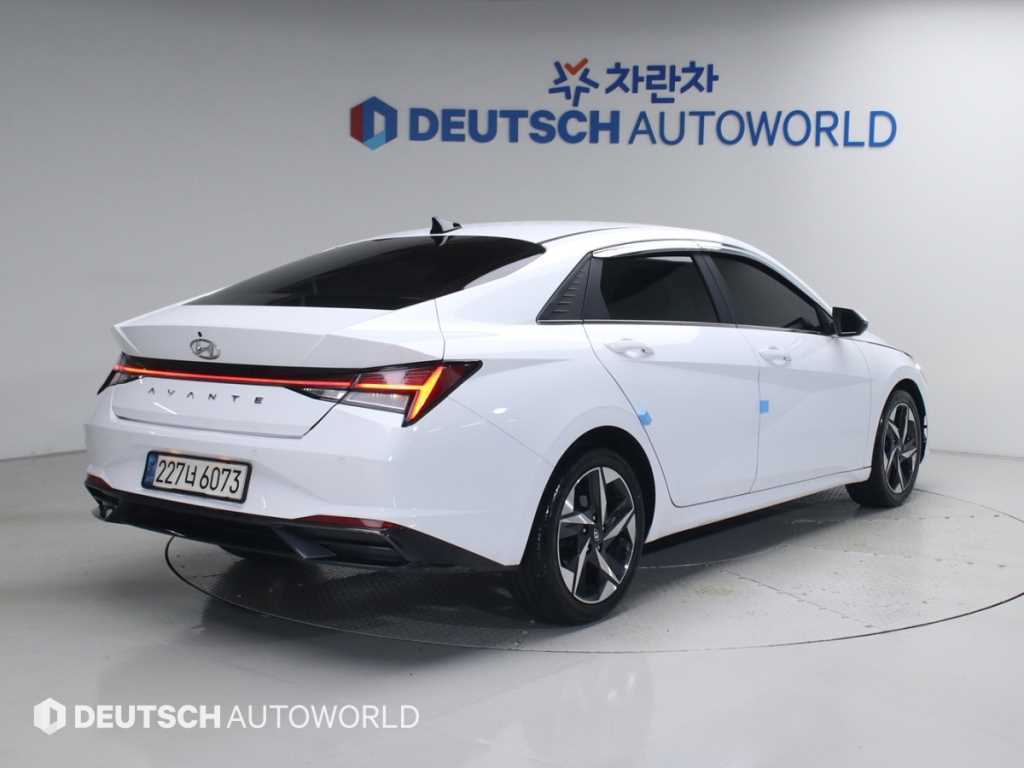HYUNDAI Avante - Vista 2