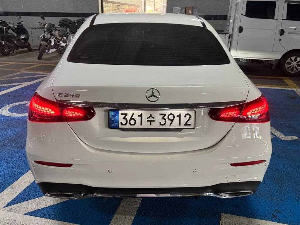 Mercedes Benz E class - Vista 5
