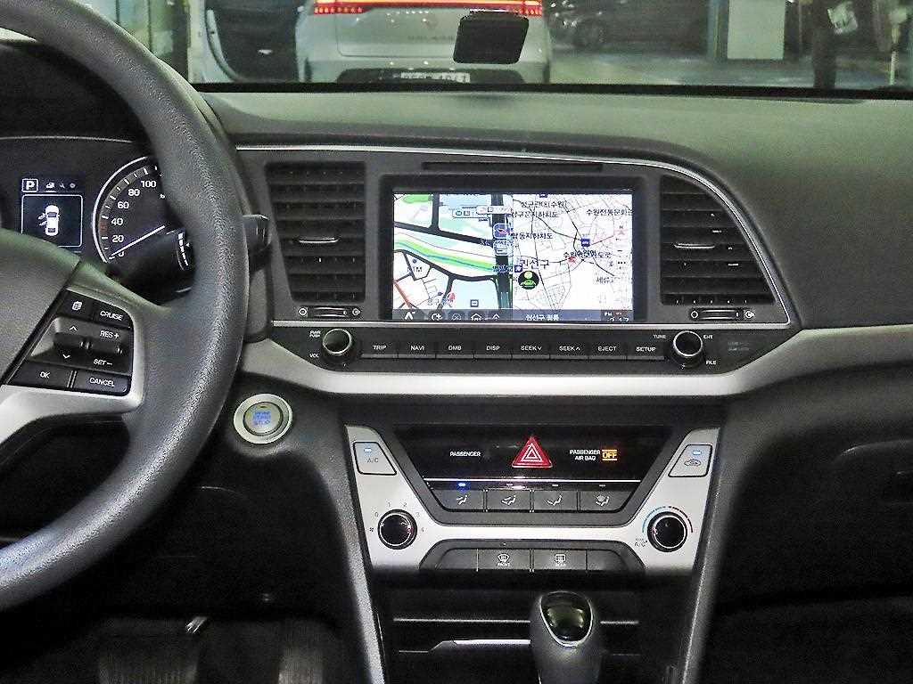 HYUNDAI Avante - Vista 11