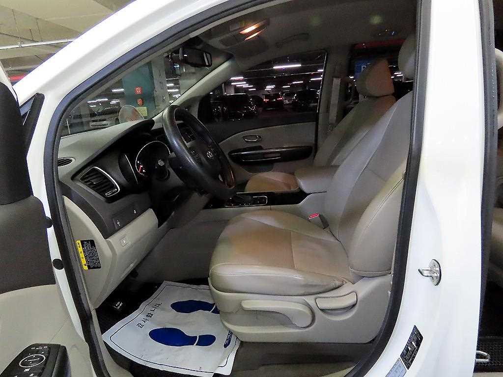 KIA Carnival - Vista 6