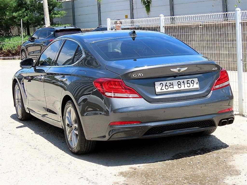Genesis G70 - Vista 3