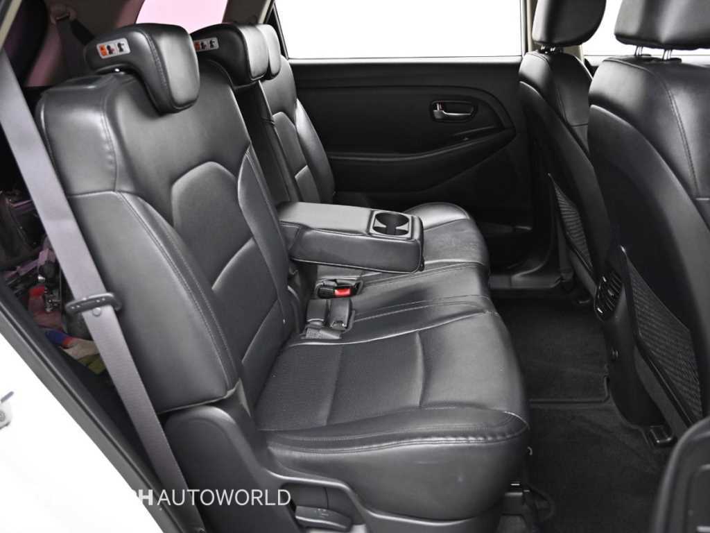 KIA Carens - Vista 12