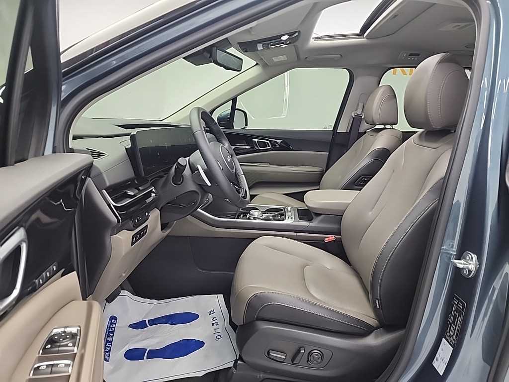 KIA Carnival - Vista 11