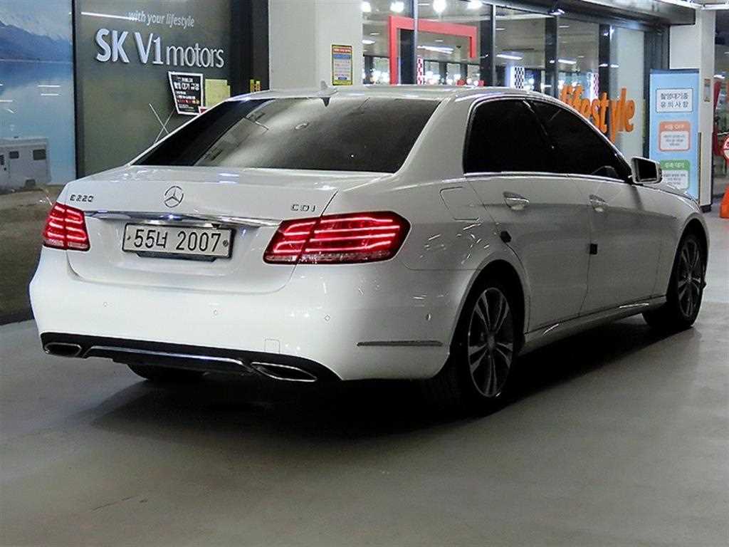 Mercedes Benz E class - Vista 4