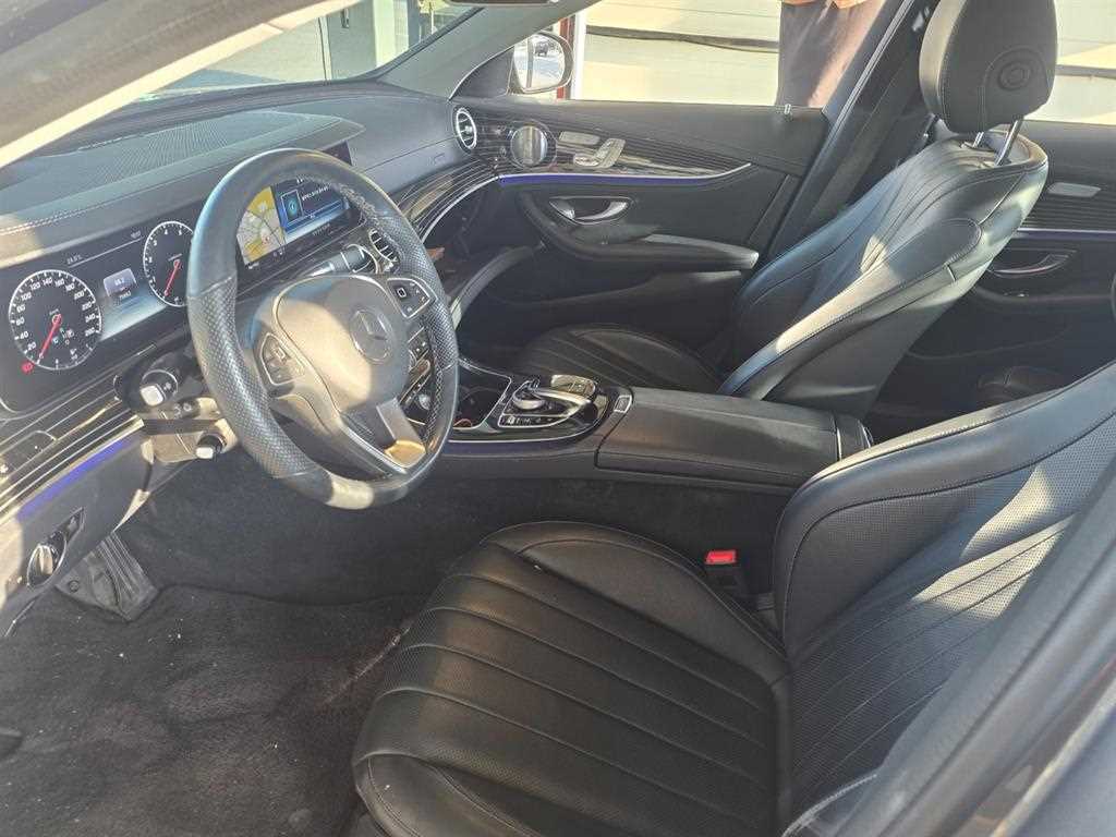 Mercedes Benz E class - Vista 5