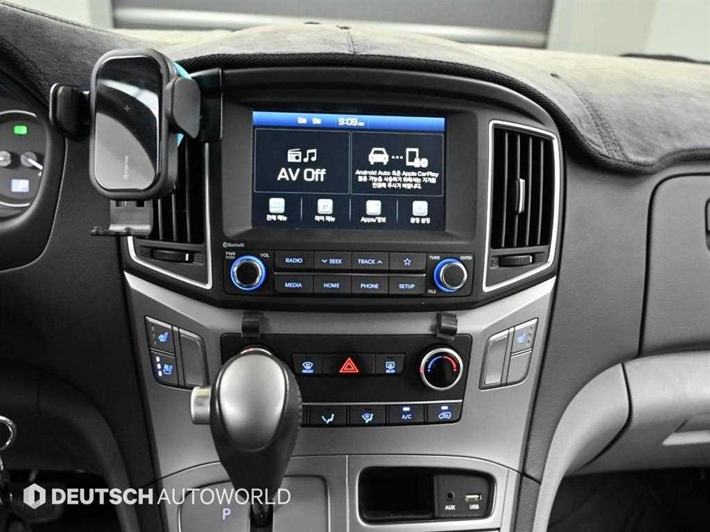 HYUNDAI Starex - Vista 10