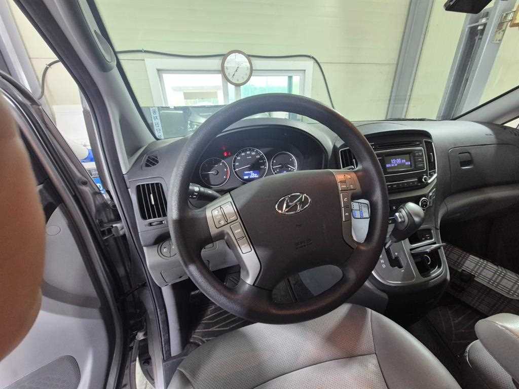 HYUNDAI Starex - Vista 11