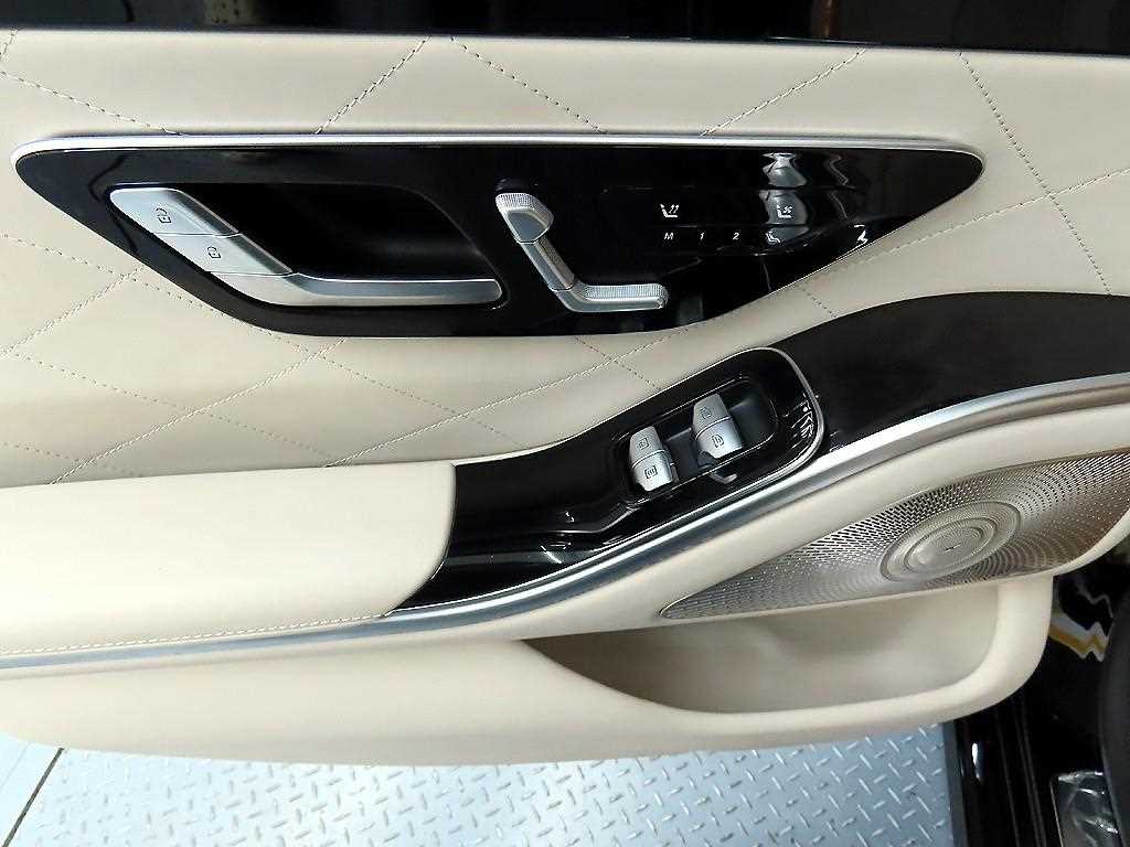 Mercedes Benz S Class - Vista 12