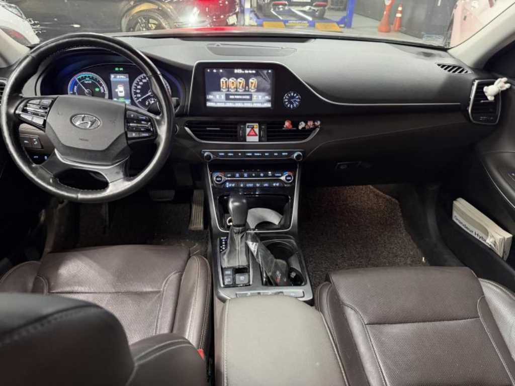 HYUNDAI Grandeur - Vista 5