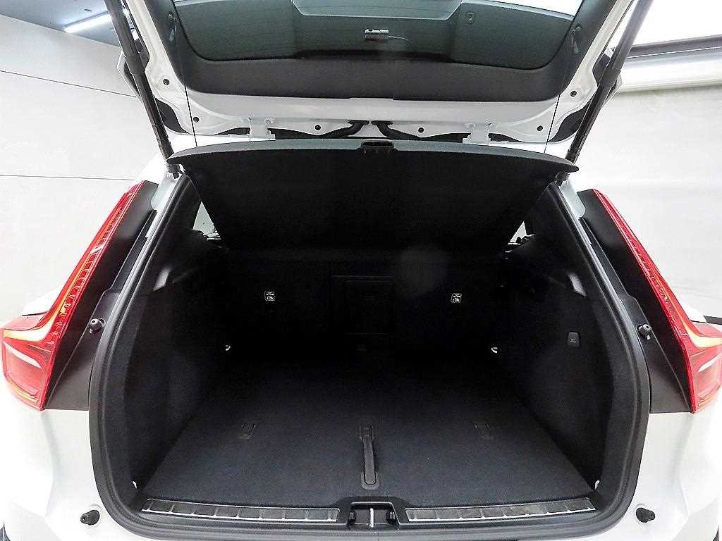 Volvo XC40 2025 Blanco - Importación desde Corea - HF Imports Iquique - Foto 18