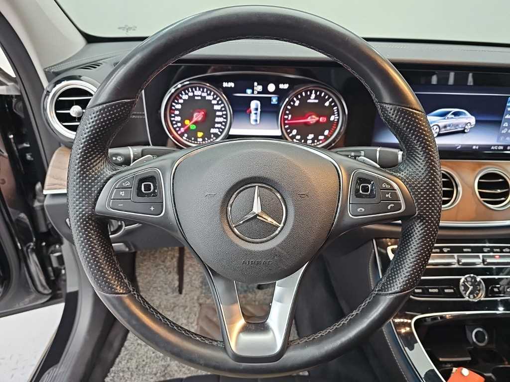 Mercedes Benz E class - Vista 9