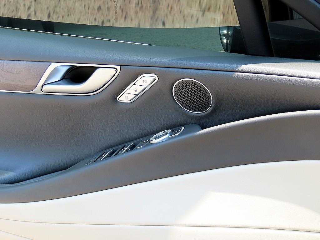 Genesis G80 - Vista 12