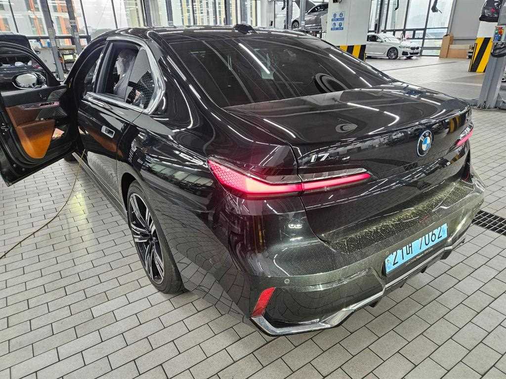 BMW i7 - Vista 5
