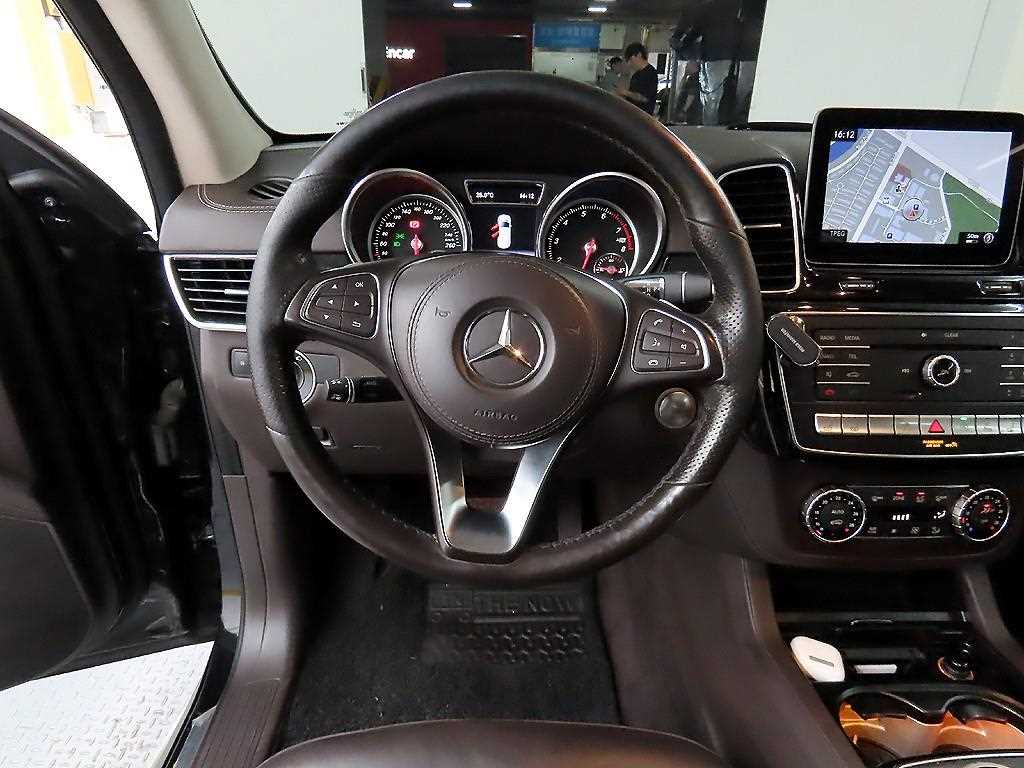 Mercedes Benz GLS Class - Vista 9