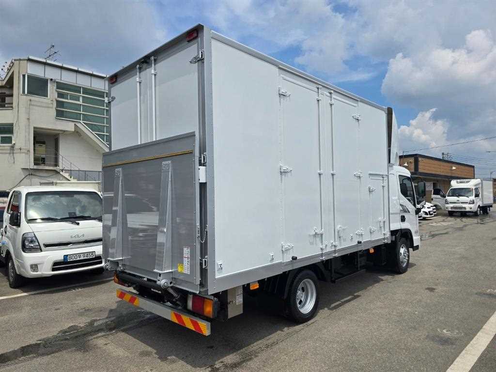medium and large cargo truck - Vista 4