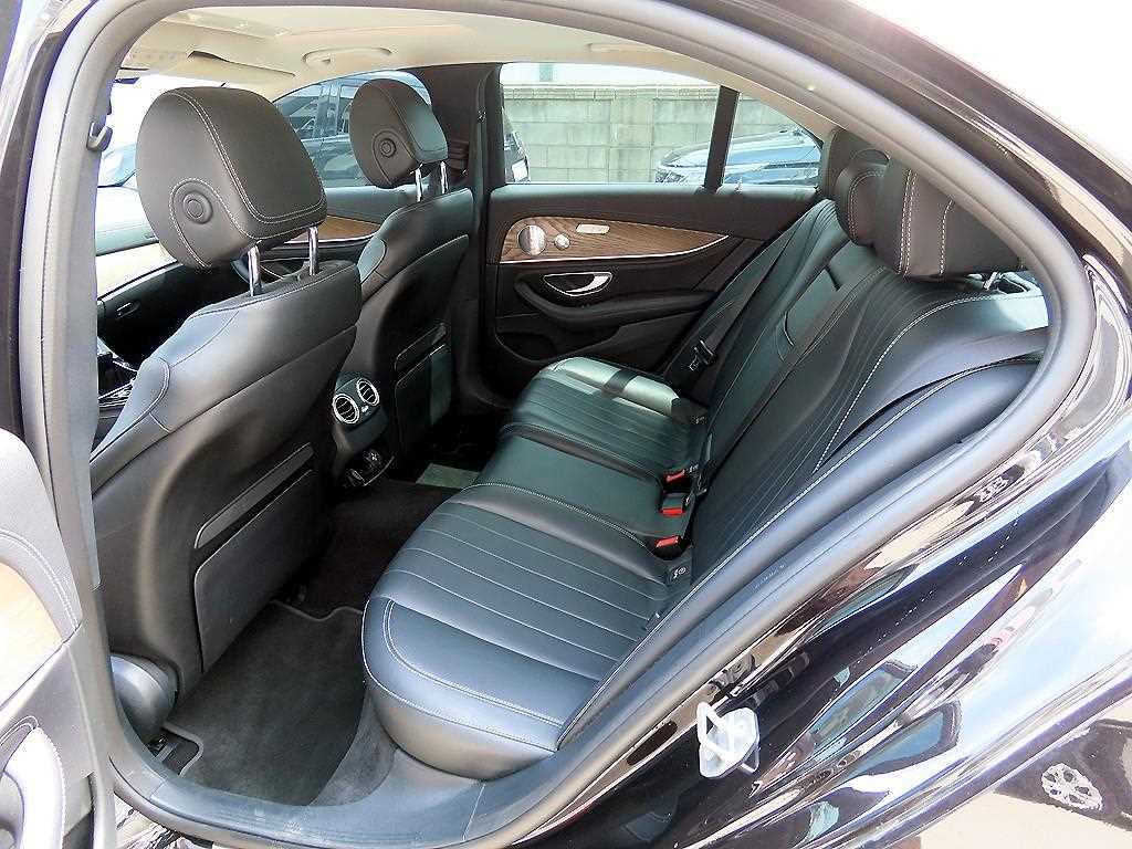 Mercedes Benz E class - Vista 6