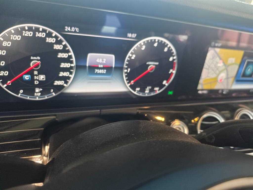 Mercedes Benz E class - Vista 3