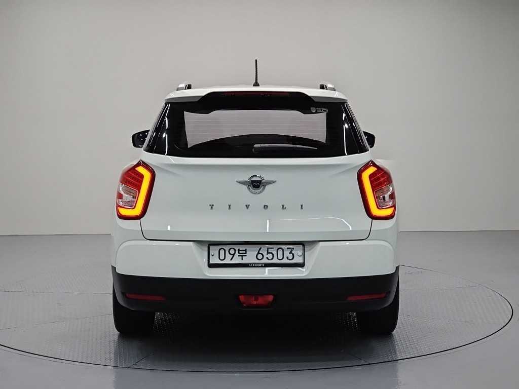 Ssangyong Tivoli - Vista 3