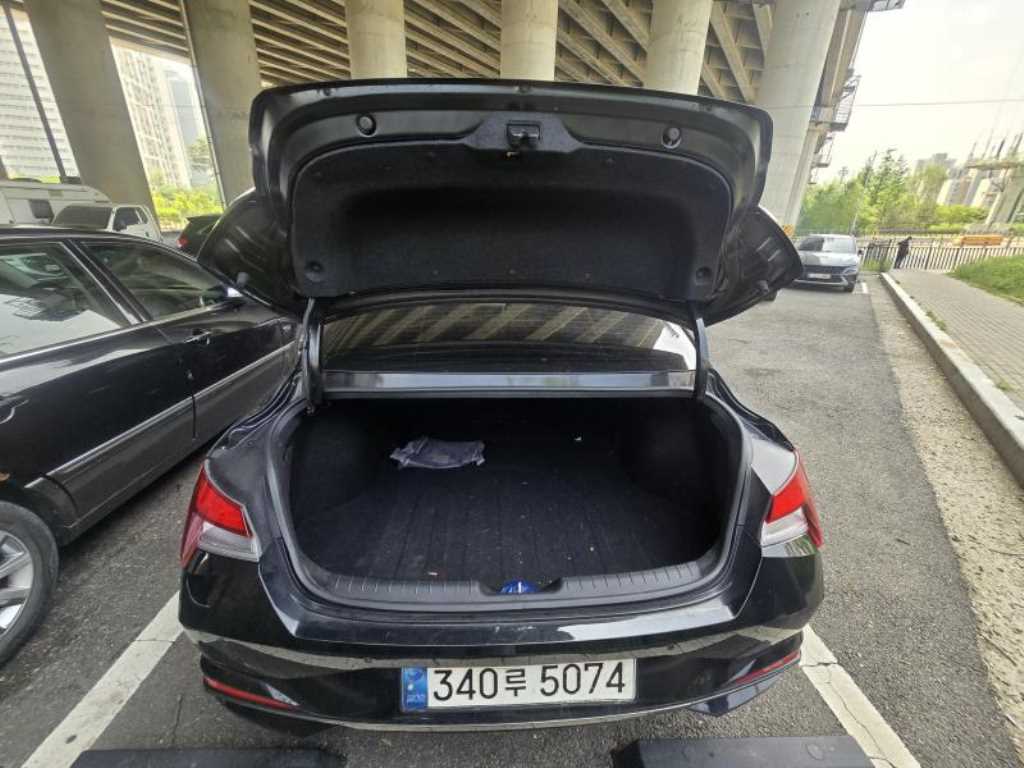 HYUNDAI Avante - Vista 7