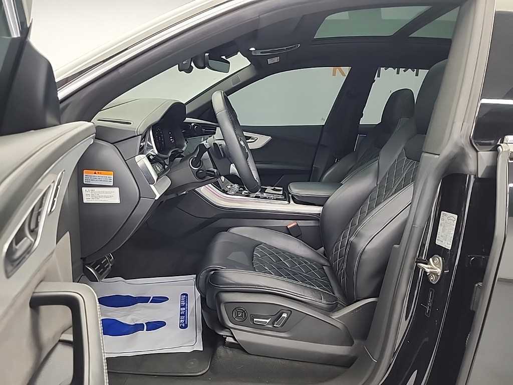 Audi Q8 - Vista 11