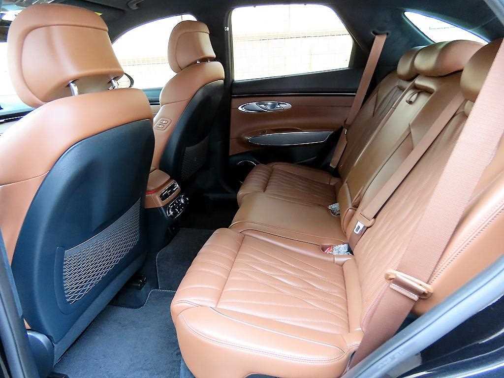 Genesis GV70 - Vista 6
