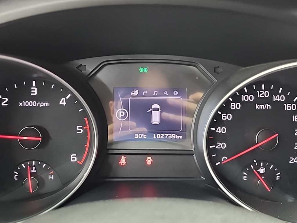 KIA Carnival - Vista 6