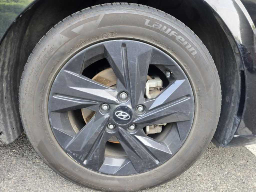 HYUNDAI Avante - Vista 4