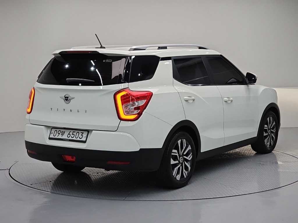 Ssangyong Tivoli - Vista 4