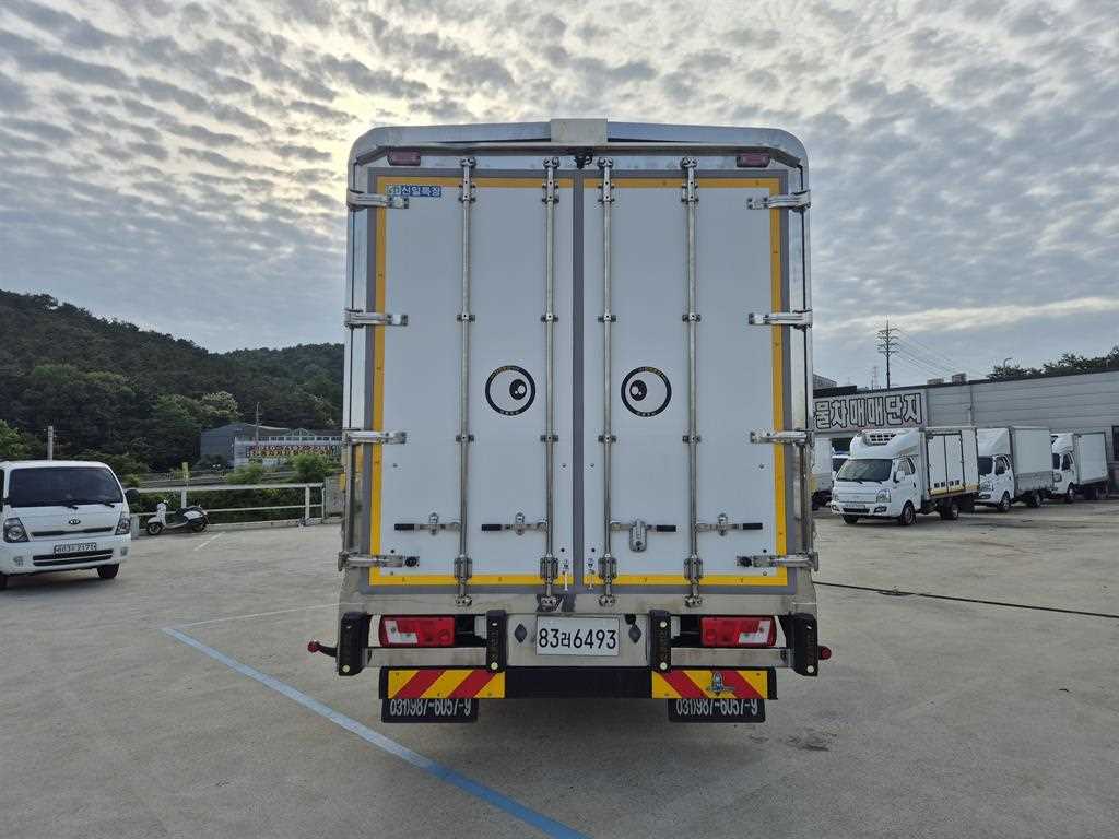 medium and large cargo truck - Vista 6