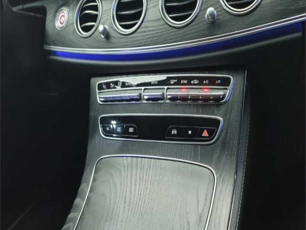 Mercedes Benz E class - Vista 10