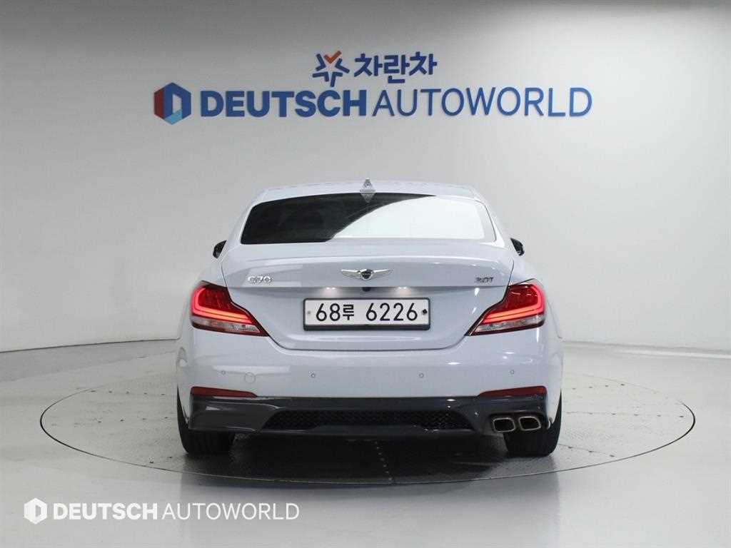 Genesis G70 - Vista 4