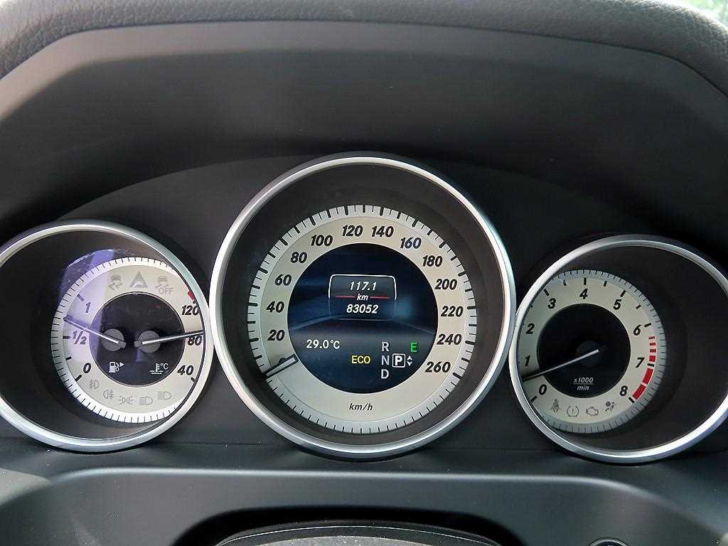 Mercedes Benz E class - Vista 9
