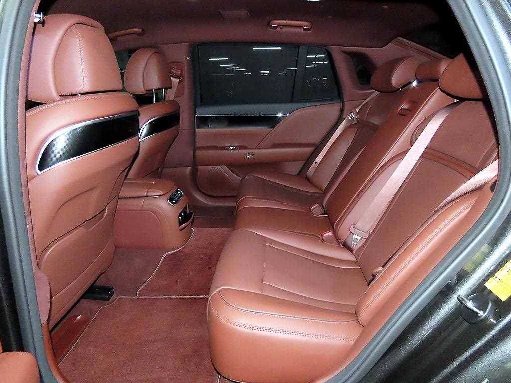 Genesis G90 - Vista 7