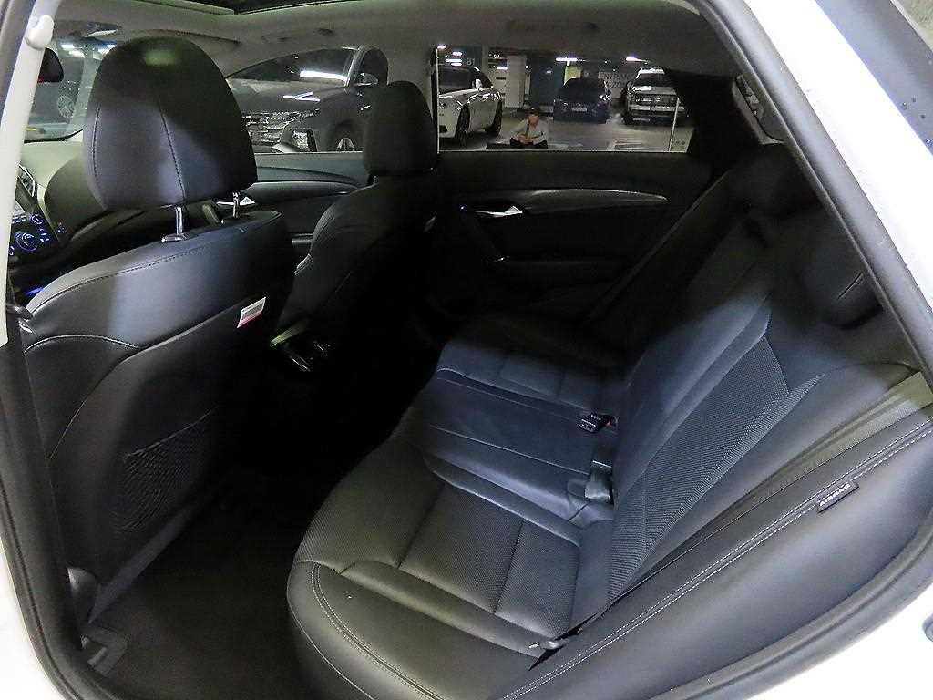 HYUNDAI i40 - Vista 7