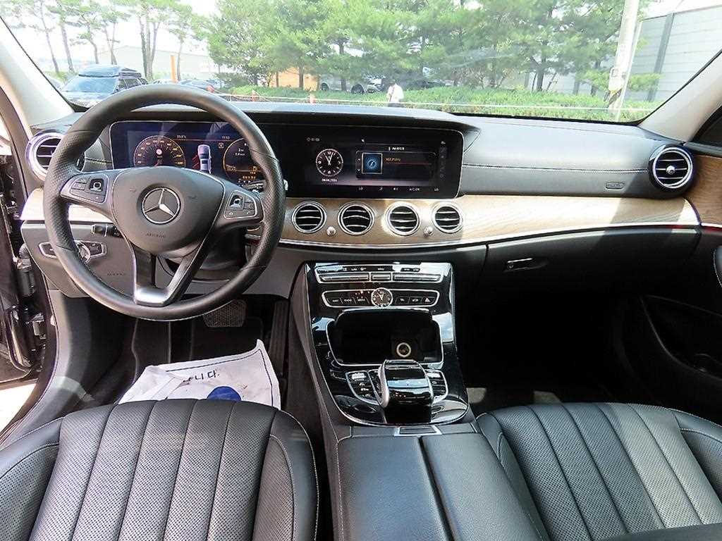 Mercedes Benz E class - Vista 7