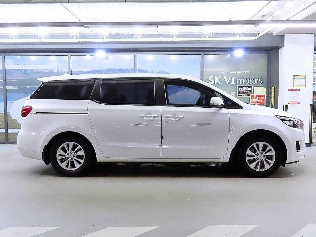 KIA Carnival - Vista 3