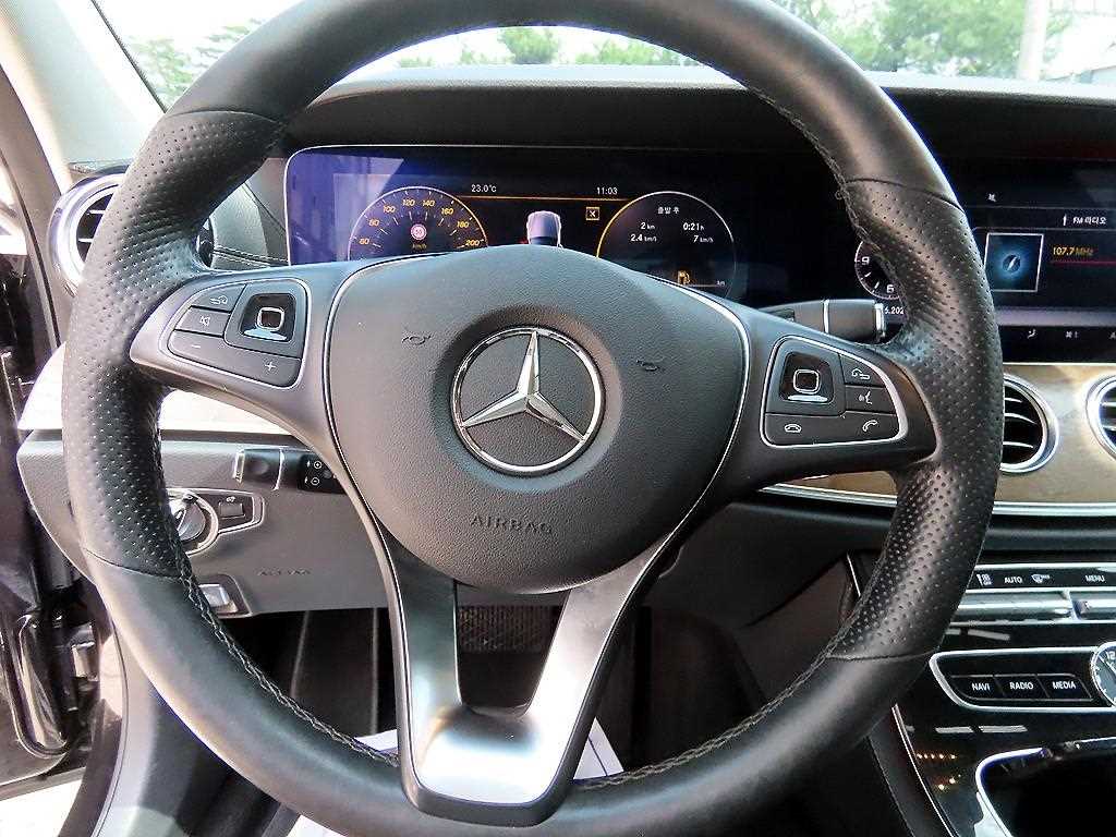 Mercedes Benz E class - Vista 8
