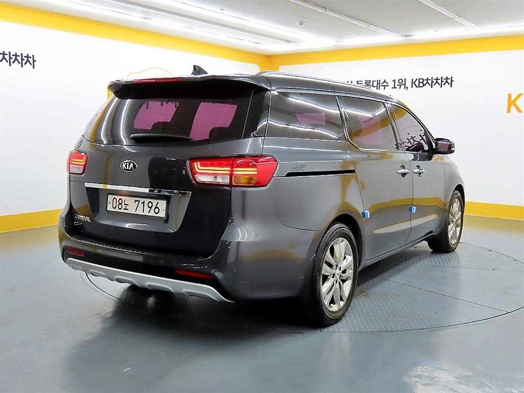 KIA Carnival - Vista 4